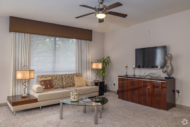 2BR, 2BA - 1,313SF - Living room