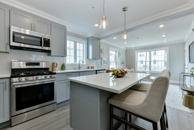 Building Photo - 224 Newbury Ave Unit 1