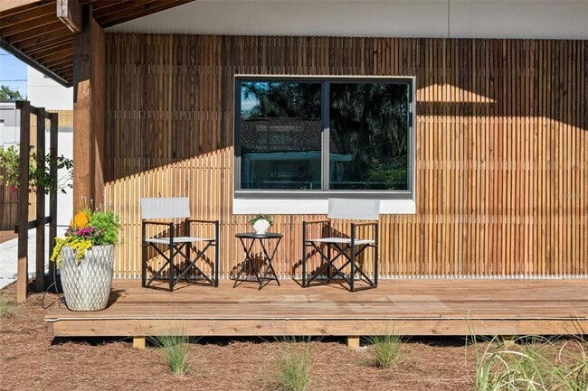 Photo - 870 Carver St