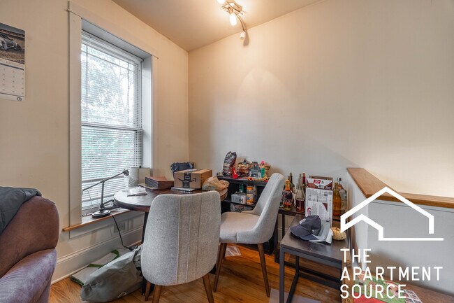 Photo - 1935 N Wood St Unit 2