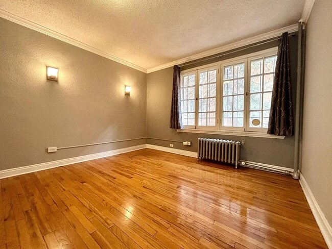 Building Photo - $500.00 off First Months Rent! Gorgeous 2-... Unit 4