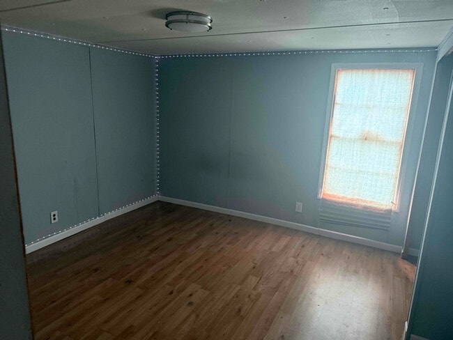 Photo - 519 Main St W