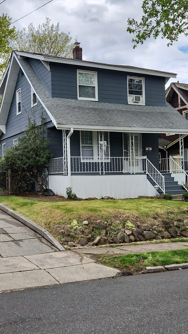 Building Photo - 185 Elmwood Ave Rental