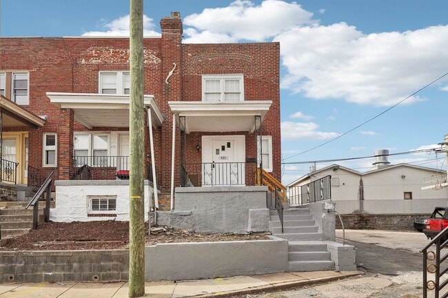 3 Bedroom, 1.5 bath townhome - 3 Bedroom, 1.5 bath townhome
