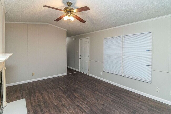 Photo - 3 Bedroom, 2 Bathroom mobile home in Pikeville *Trash pick-up included*