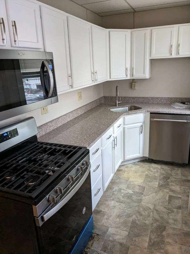 Building Photo - 704 N Lime St Unit 2