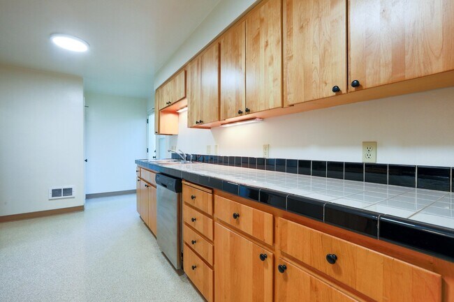 Photo - Chic Updated Mid-Century Townhouse in Cedar Hills! Unit 080