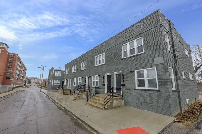 Modern 2BR Townhouse | Walk to Downtown | All Utilities Included