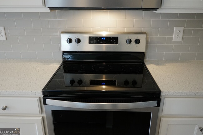 Photo - 305 Lorien Way