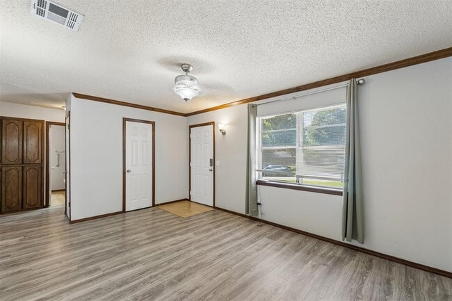 Photo - 3401 E Noble Dr