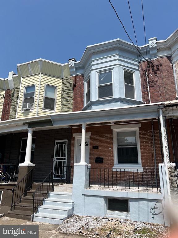 Photo - 533 E Walnut Ln Townhome