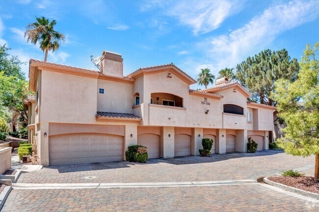 Building Photo - Beautiful 2 Bed 2 Bath ground floor condo ... Unit 2512