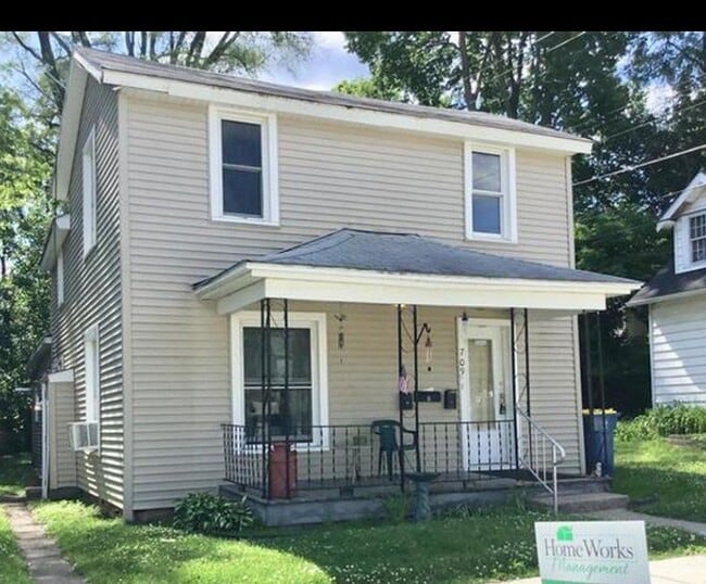 Building Photo - 709 Ann St Unit 2