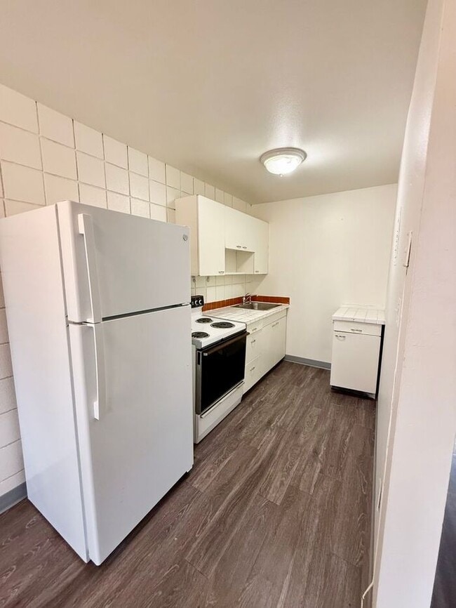 Photo - Hot Deal! 1-Bedroom Apartment Across from City Park – First Month Free or $100 Off