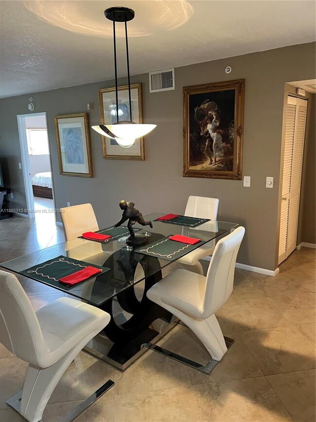 Building Photo - 12550 SW 15th St Unit 307E