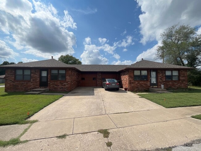 Building Photo - 2765 E McDaniel St Unit 2765A E. McDaniel Rental