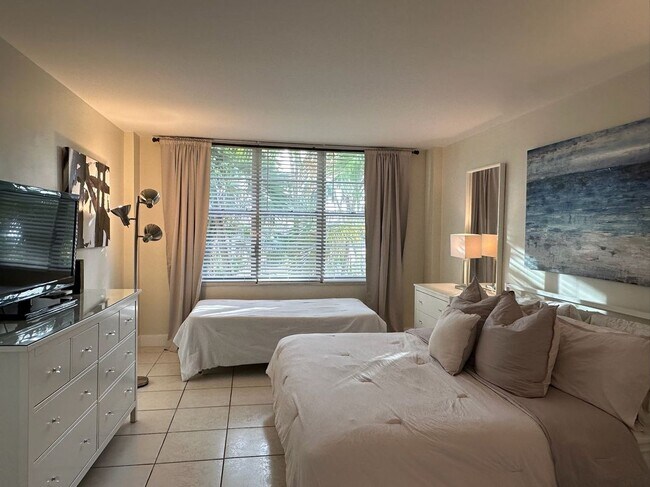 Photo - 5161 Collins Ave