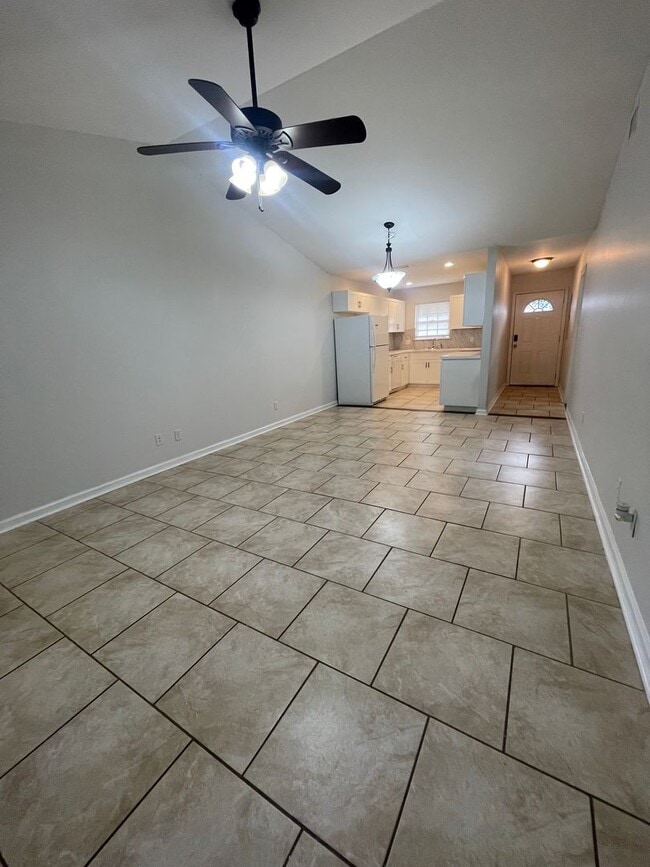 Photo - 190 Leeswood Cir