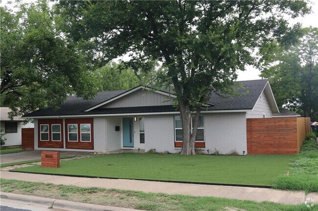 Building Photo - 8605 Colonial Dr Rental