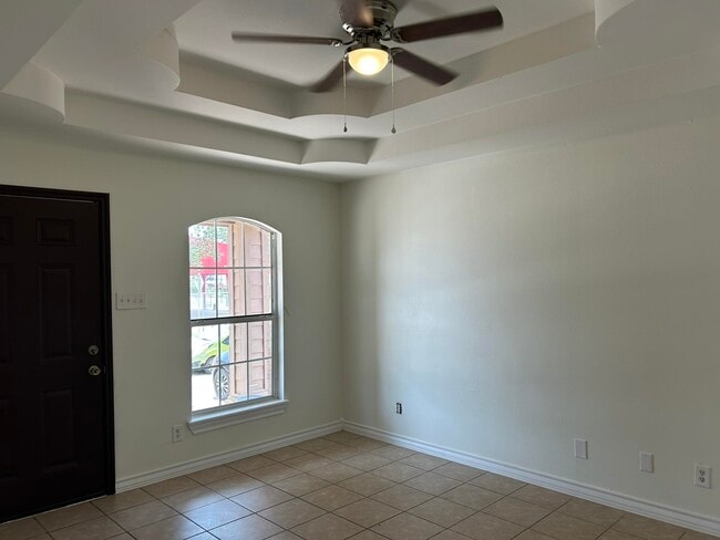 Photo - 4740 Loma Vista Dr