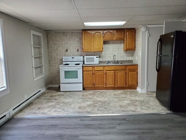 Building Photo - 20 W Maple St Unit #5 Rental