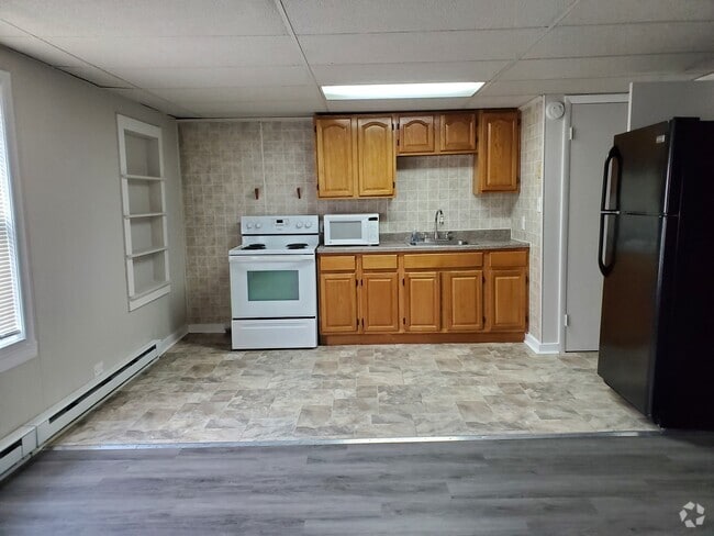 Building Photo - 20 W Maple St Rental