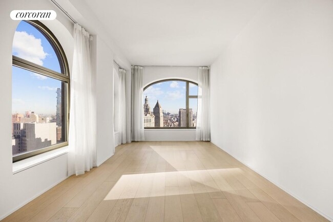 Photo - 130 William St