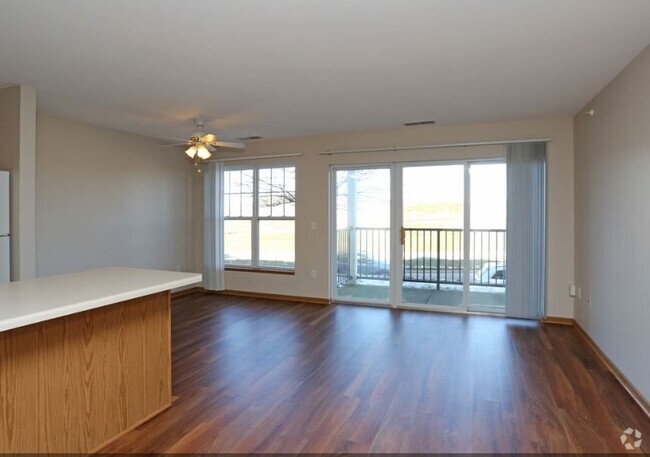 Building Photo - 6935 70th Ct Unit #106 Rental