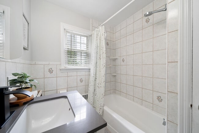 Photo - 364 Rutland Ave