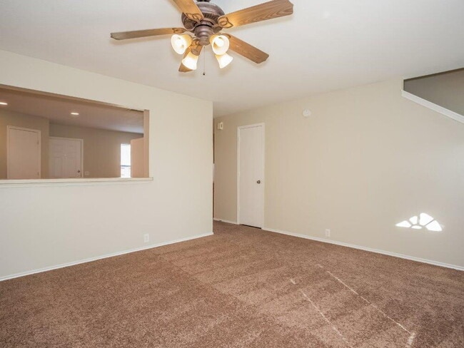 Photo - 914 Eagles Glide Dr