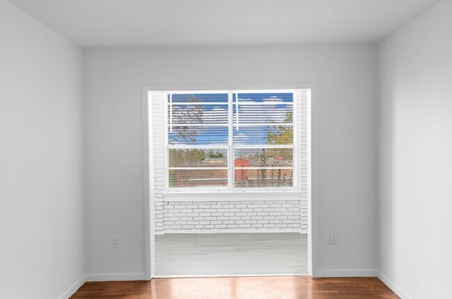 Photo - Oakmont Apartments