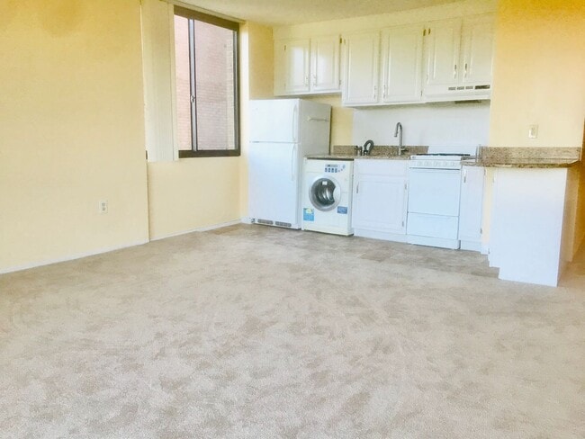 Photo - Gorgeous 1-Bedroom Condo in Strath Haven C... Unidad 1103