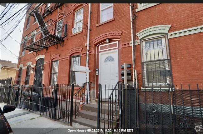 Building Photo - 37 Harmon St Unit 4 Rental