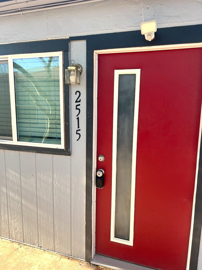 Building Photo - AMAZING 1 BEDROOM 1 BATHROOM FOR LEASE