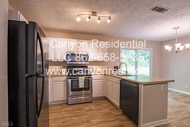 Photo - 220 Splitwood Ln