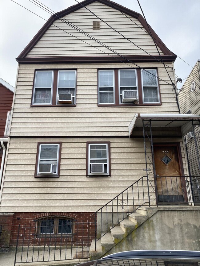 233 Linden Ave Unit Apt 2 Condo for Rent in Jersey City, NJ