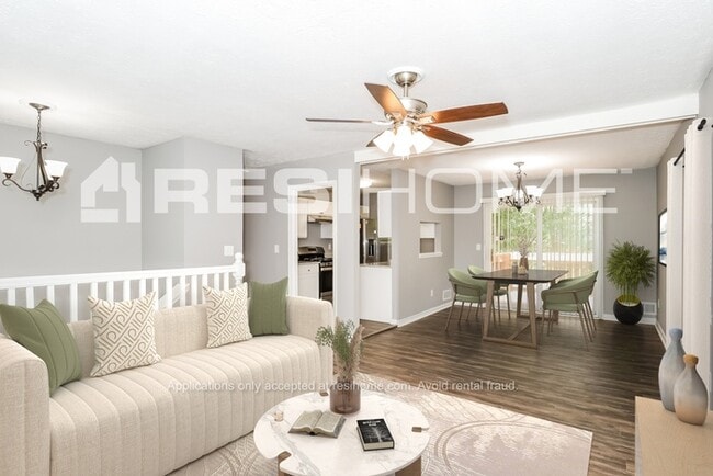 Photo - 403 River Chase Dr