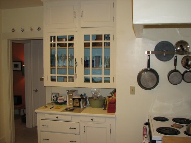 Original kitchen cabinets. - 1827 NE 11th Ave