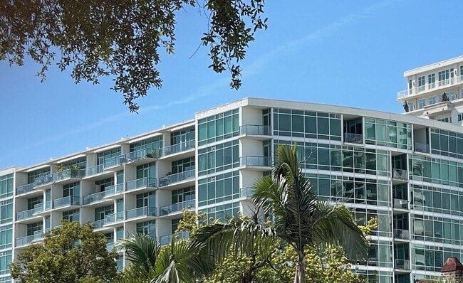 Building Photo - Beautiful Downtown Condo Unit 820