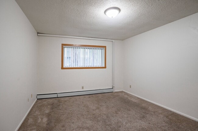 Fargo, ND Park Terrace Apartments | 21C | Bedroom