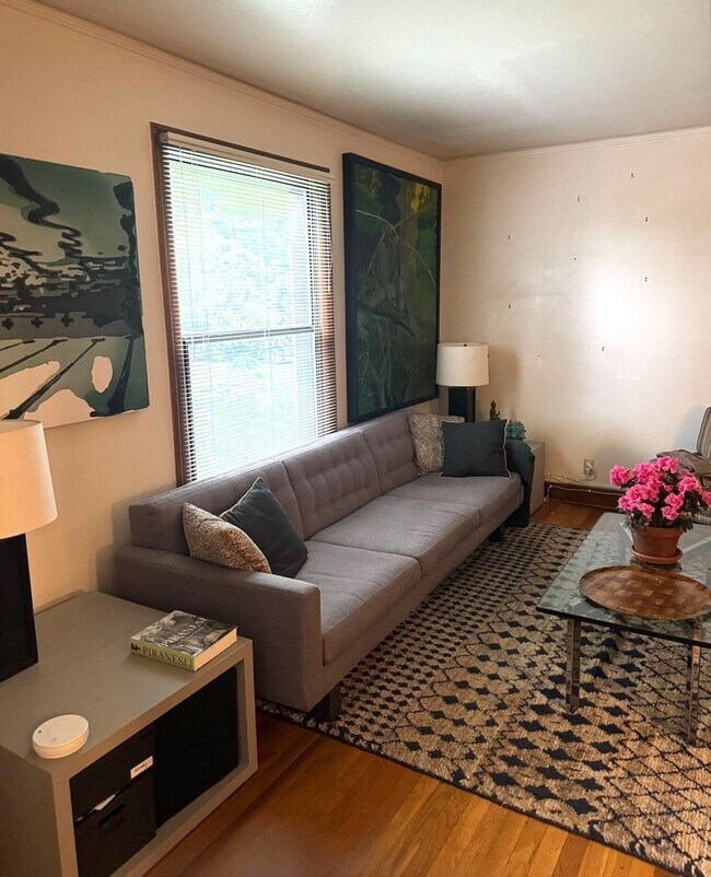 Photo - Sir Lancelot Apartments