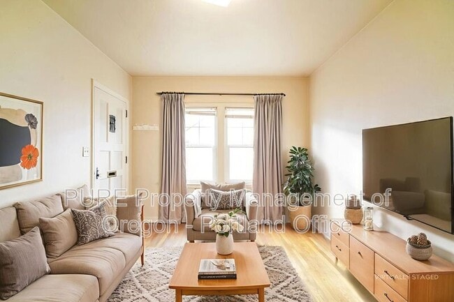 Building Photo - 715 NE 20th Ave