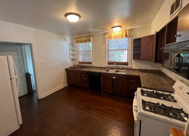 Photo - 1174 W King St