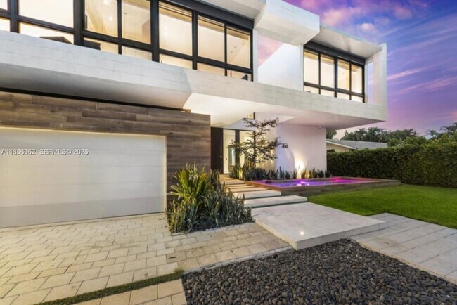 418 Sunset Dr