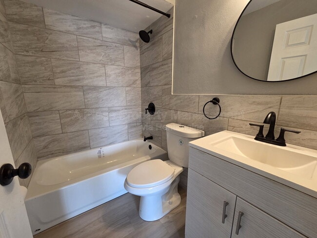 Photo - 2727 Hampton Ave Unit 305