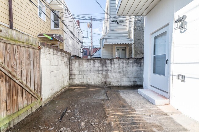 Photo - 1422 Jackson St