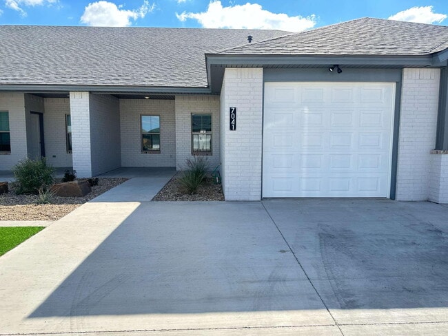 Photo - 7048 41st St