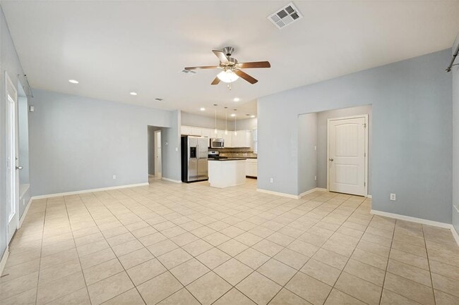 Photo - 138 Wainscot Oak Wy