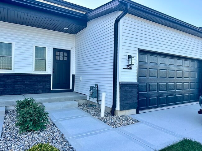 Building Photo - 1319 Sioux Turn