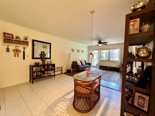 Building Photo - 136 NE 19th Ct Unit 218F Rental